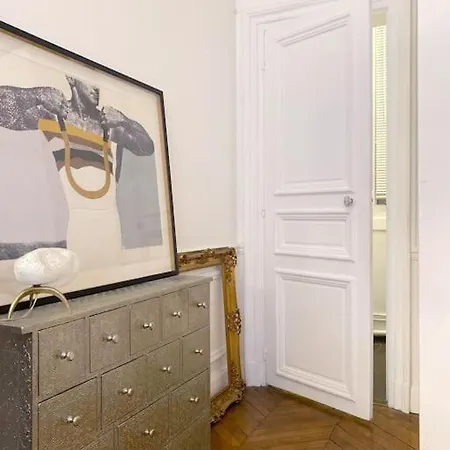 Apartment Artist At Tour Eiffel